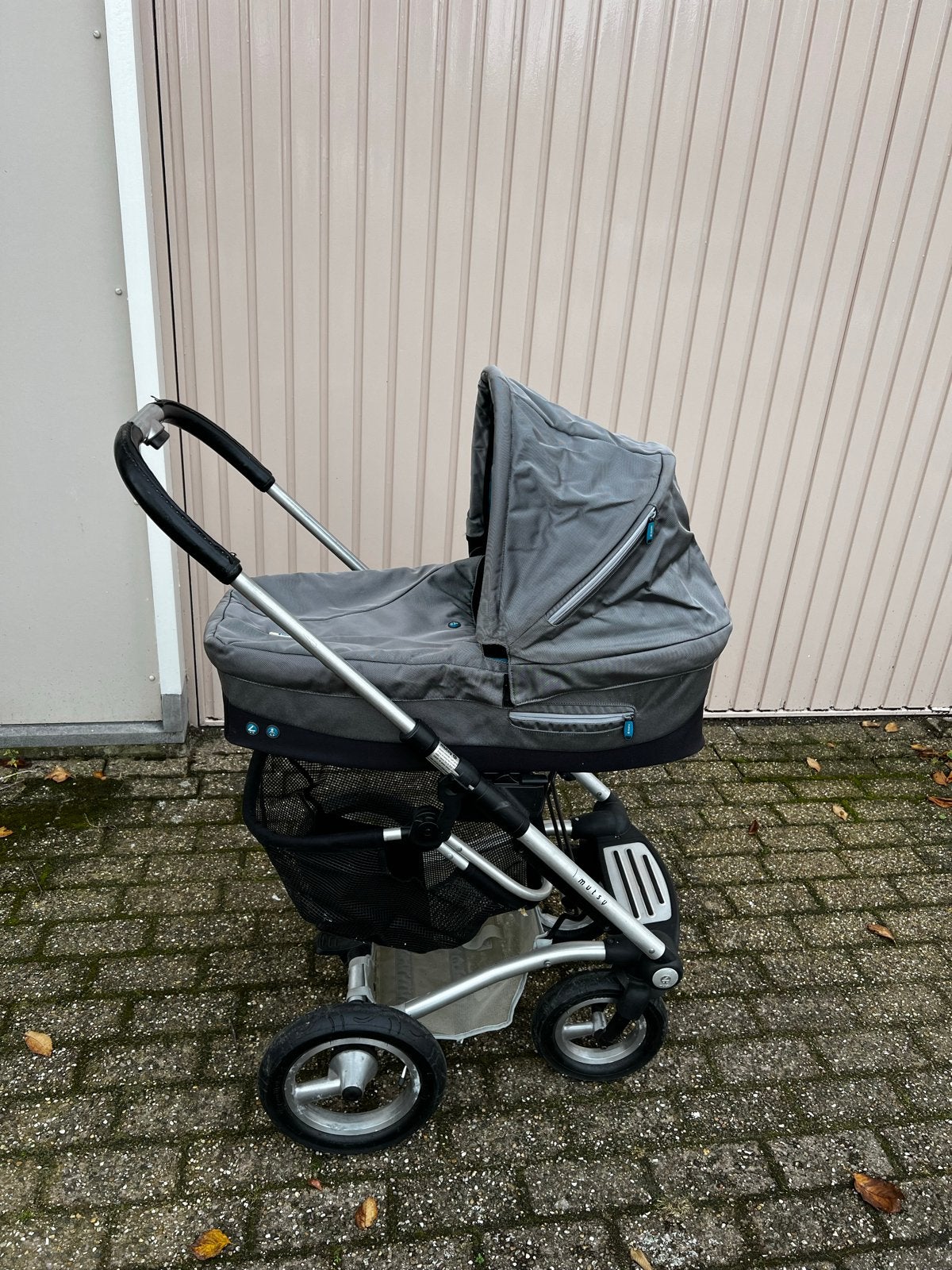 Maxi-Cosi Pebble autostoel met Mutsy kinderwagen, Ophalen, Autogordel of Isofix, Gebruikt, Zijbescherming