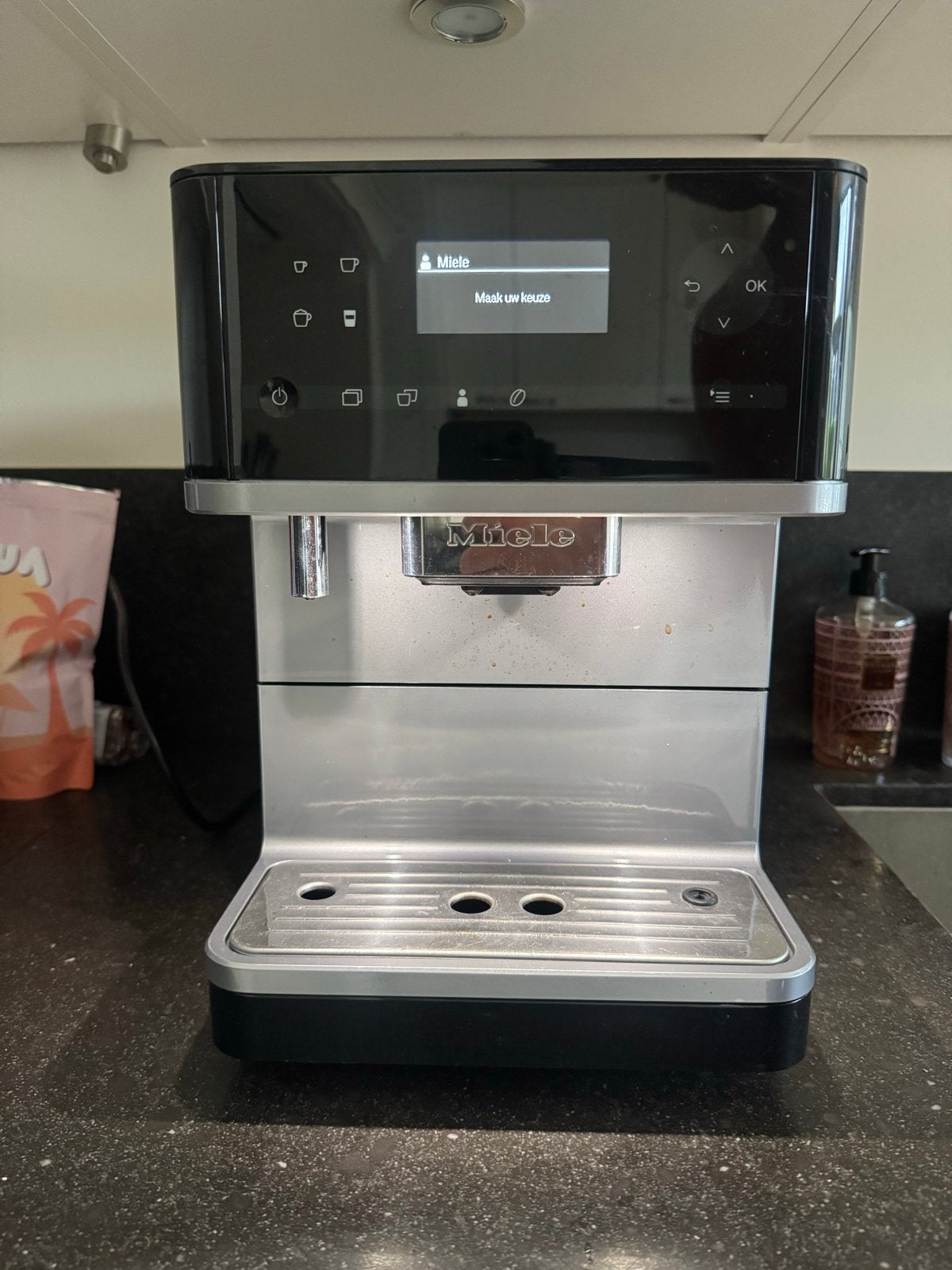 Miele CM6300 Koffiemachine - Zo goed als nieuw, Witgoed en Apparatuur, Afneembaar waterreservoir, Gebruikt, Koffiemachine, 2 tot 4 kopjes