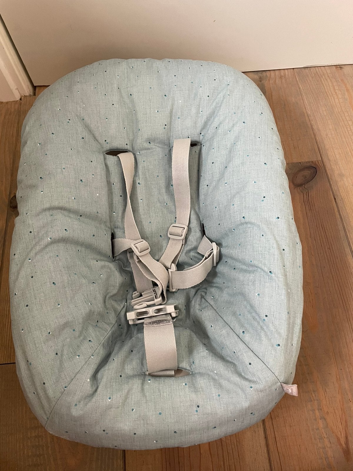 Newborn Stokke babyschaal met speelgoedhanger en extra hoes, Kinderen en Baby's, Kinderstoelen, Ophalen, Zo goed als nieuw, Overige typen