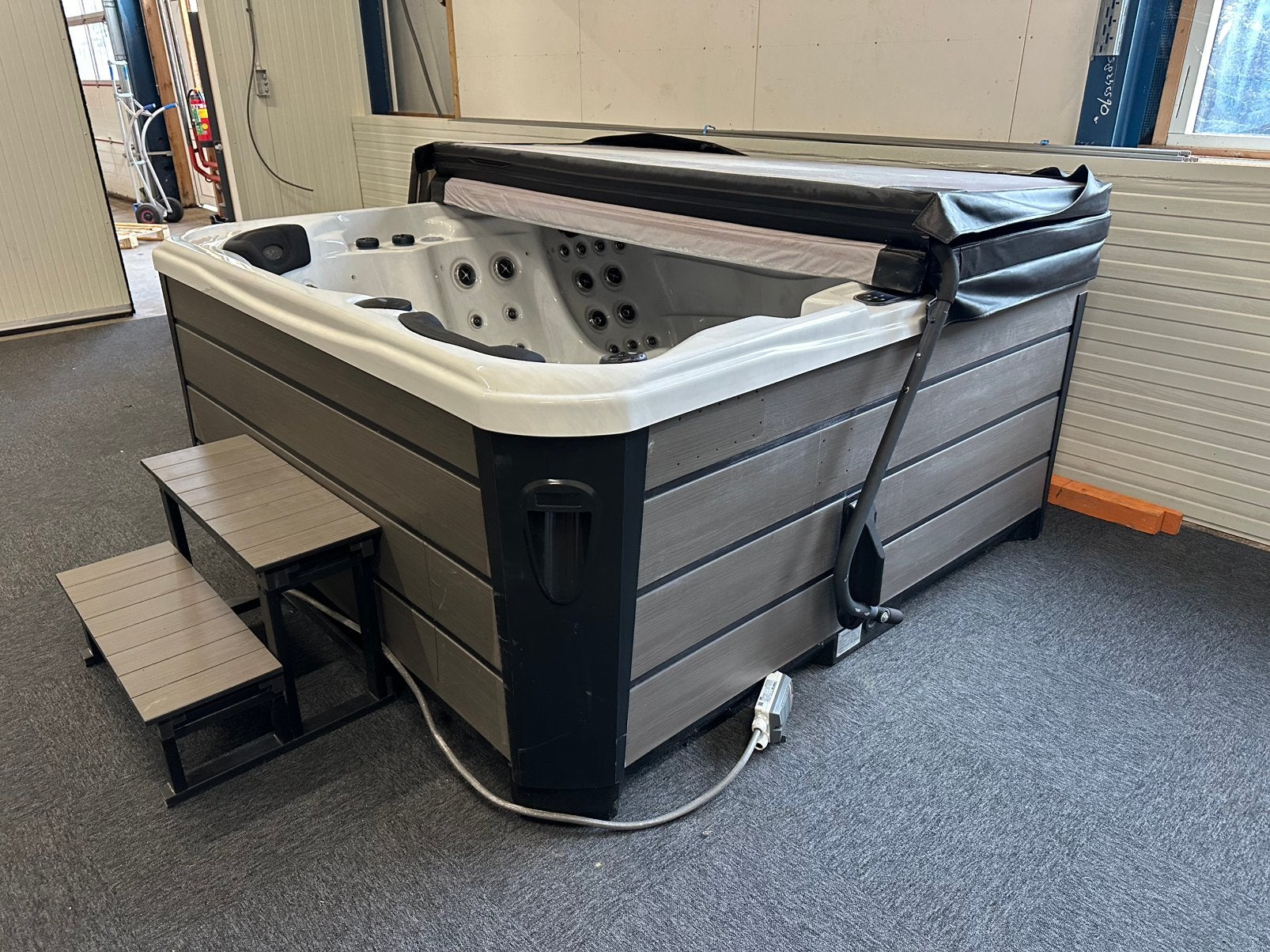 Zeer luxe jacuzzi hottub gebruikt, Ophalen of Verzenden, Zo goed als nieuw, Trap