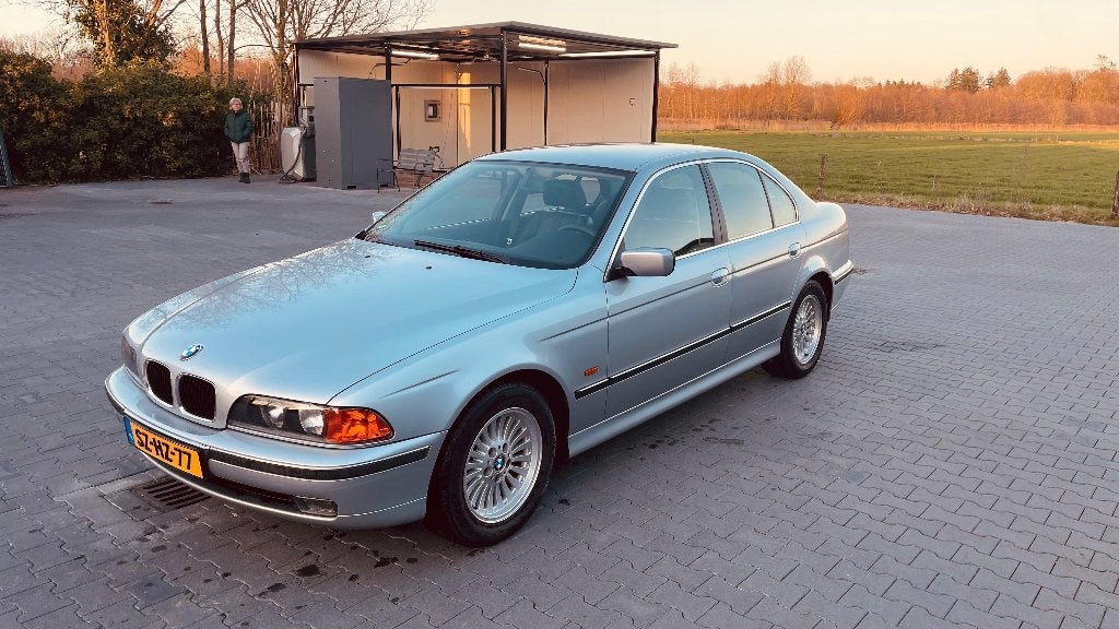 BMW 5-Serie 520I e39 6 cil. AUT TOPSTAAT, Achterwielaandrijving, Zwart, 150 pk, 1415 kg