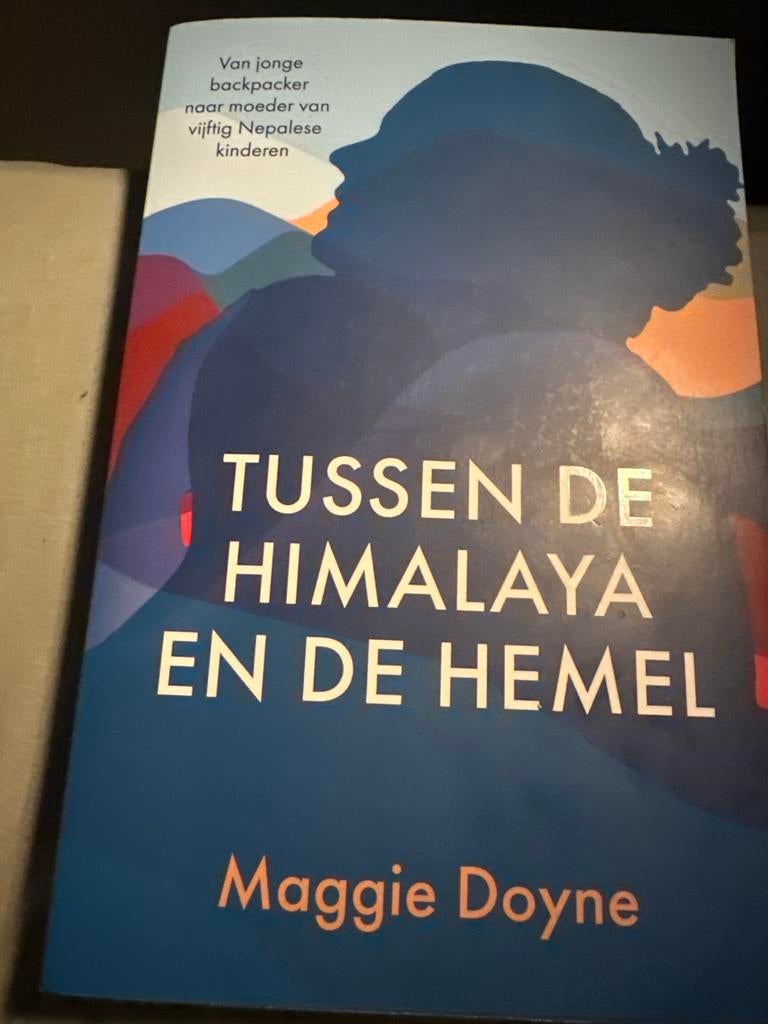 Maggie Doyne - Tussen de Himalaya en de  hemel. Gesigneerd, Ophalen, Zo goed als nieuw, Maggie Doyne