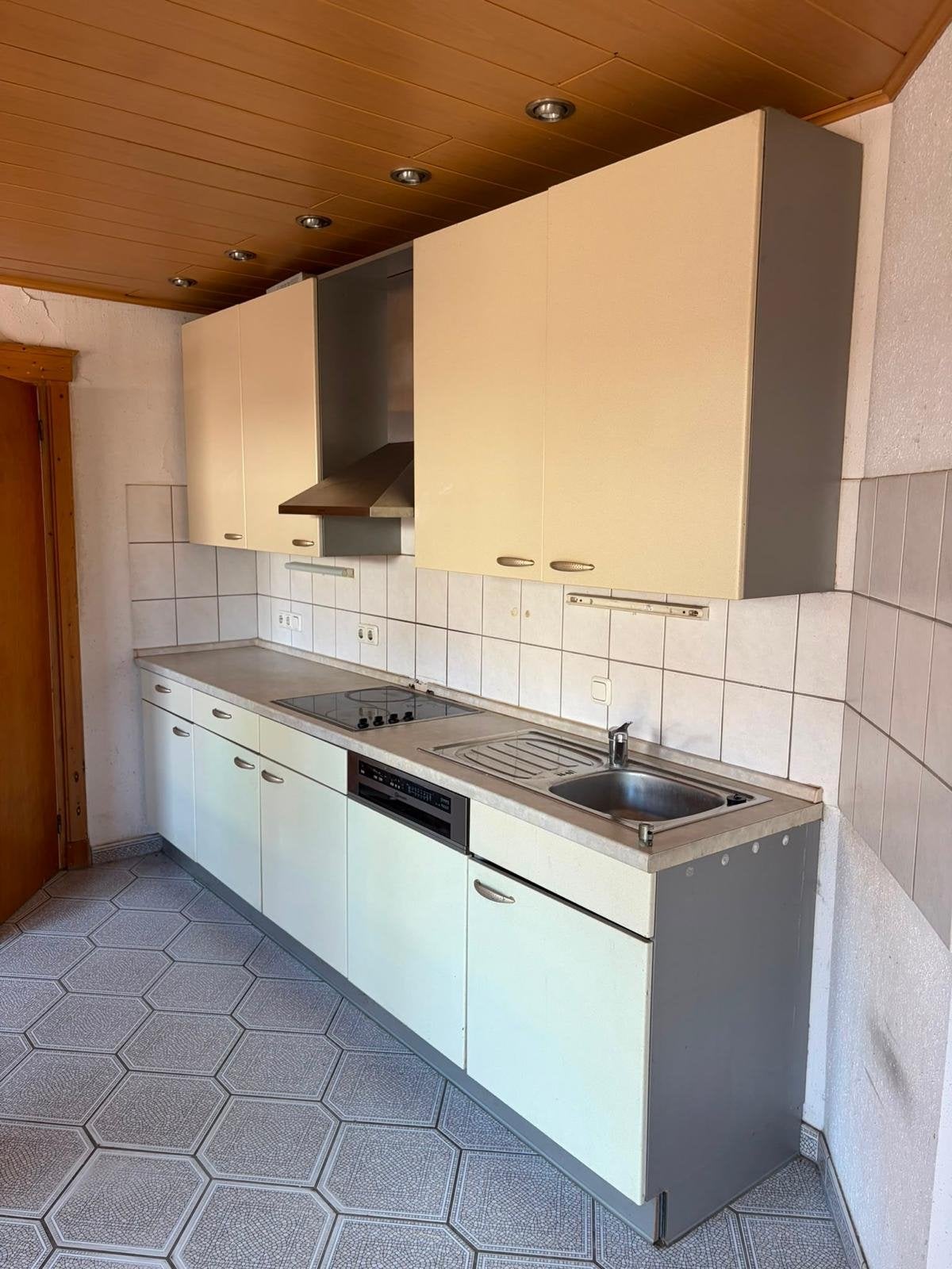 Complete keuken met redelijk nieuwe vaatwasser., Ophalen, Gebruikt, Crème, Dubbelwandige keuken