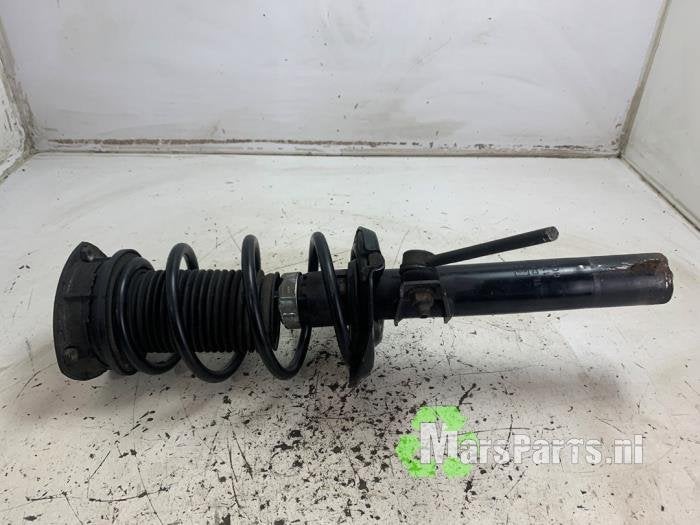 Schokdemperpoot links-voor van een Volkswagen Golf, Gebruikt, -, Volkswagen, -
