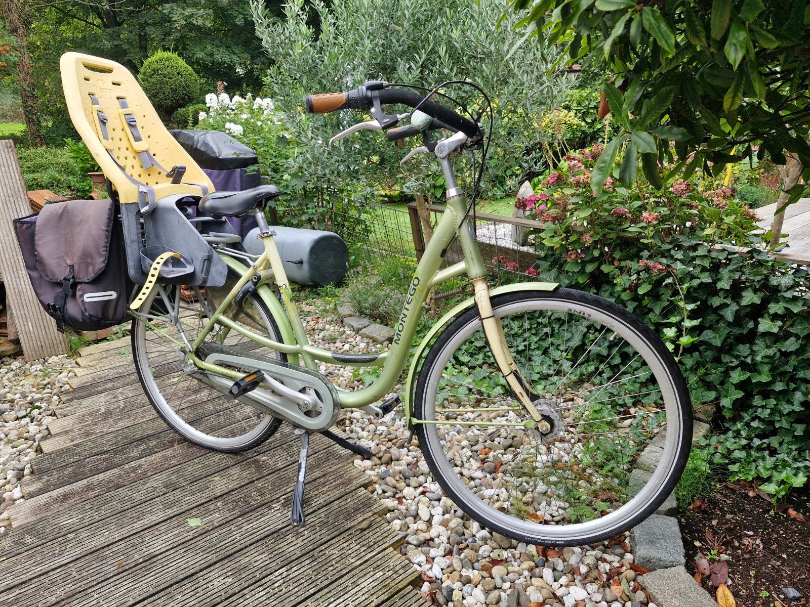 Comfortabele Montego moederfiets - band vervangen, Fietsen en Brommers, Fietsen | Dames | Damesfietsen, Ophalen, Gebruikt, Overige merken
