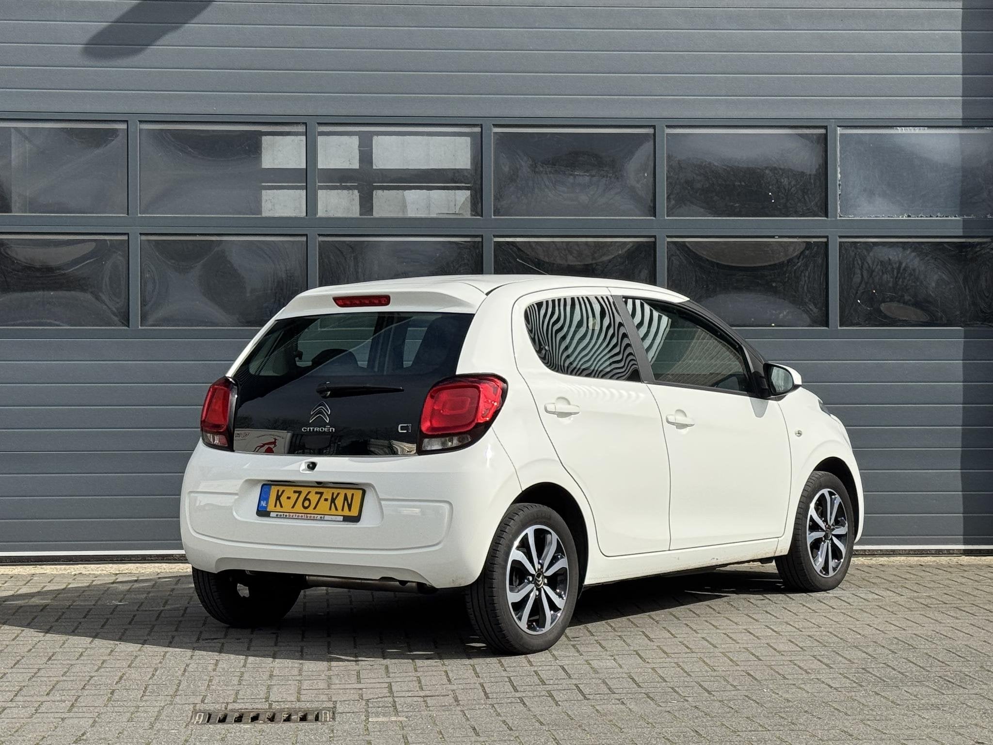 CITROEN C1 1.0 VTI SHINE I APPLE CARPLAY I 5-DEURS I LICHT M, Voorwielaandrijving, Stof, Met garantie (alle), 4 stoelen
