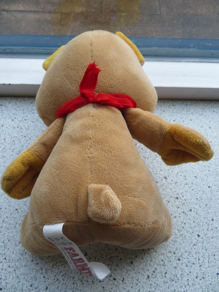 Hond met 1 flapoor en rode halsdoek merk Farmies, Ophalen of Verzenden, Zo goed als nieuw, Hond, Met label