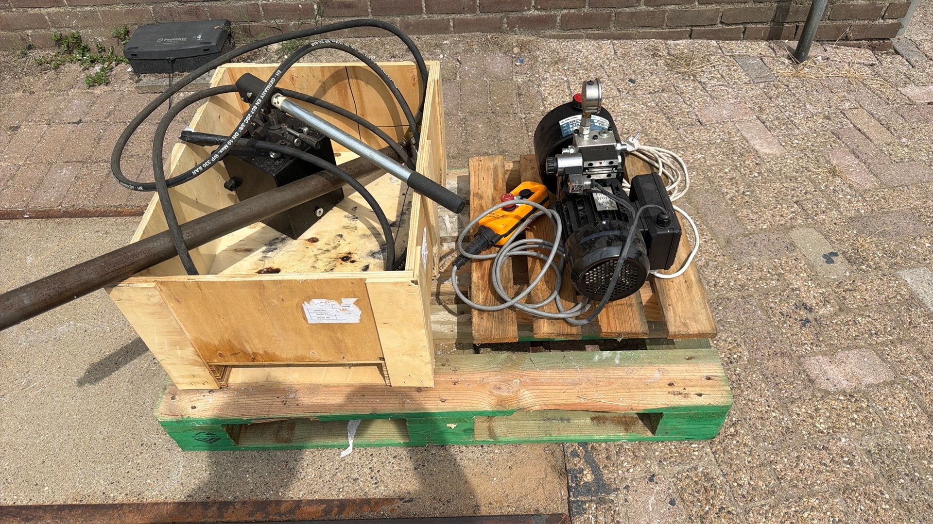 Hydropomp. Electro en handpomp incl cilinder, Ophalen of Verzenden, Zo goed als nieuw