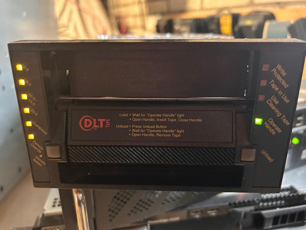 SCSI DLT tape drive, Ophalen of Verzenden, Gebruikt