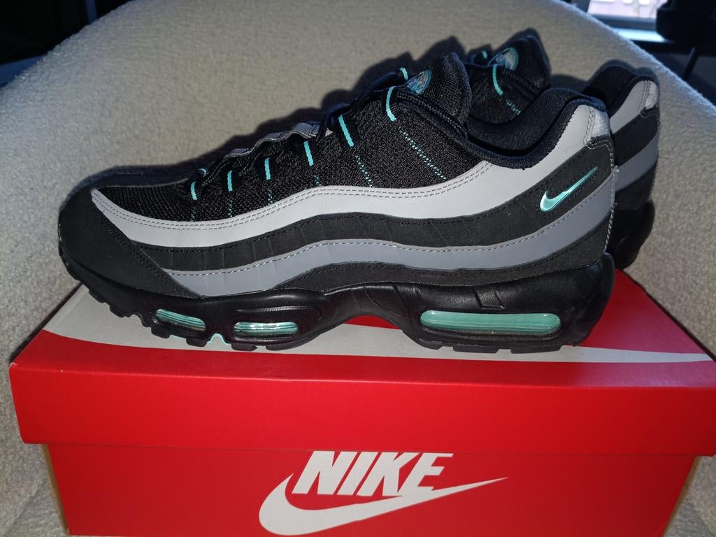 Nike Air Max 95 " Aurora Green " Maat 46 Nieuw & Orgineel, Kleding | Heren, Schoenen, Ophalen of Verzenden, Nieuw, Overige kleuren