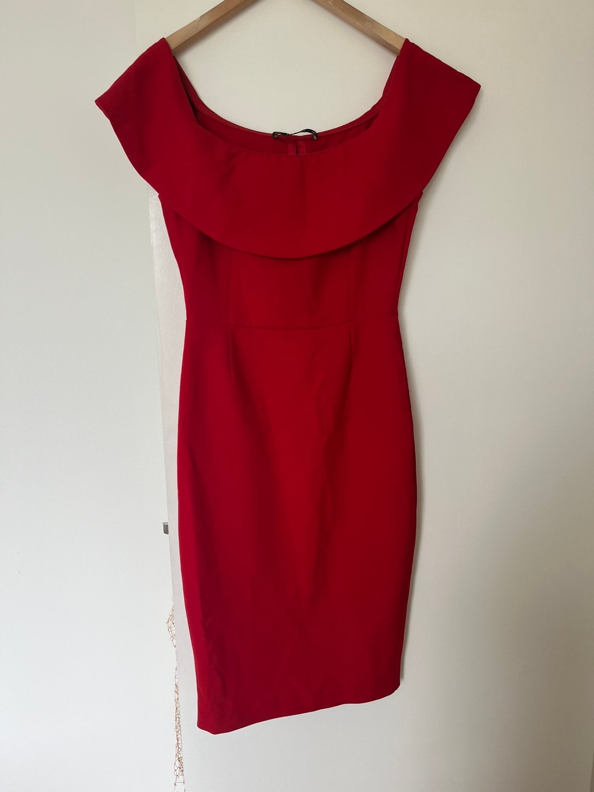 Zara Basic Rode Off-Shoulder Jurk Maat M, Kleding | Dames, Jurken, Maat 38/40 (M), Ophalen of Verzenden, Zo goed als nieuw, Knielengte