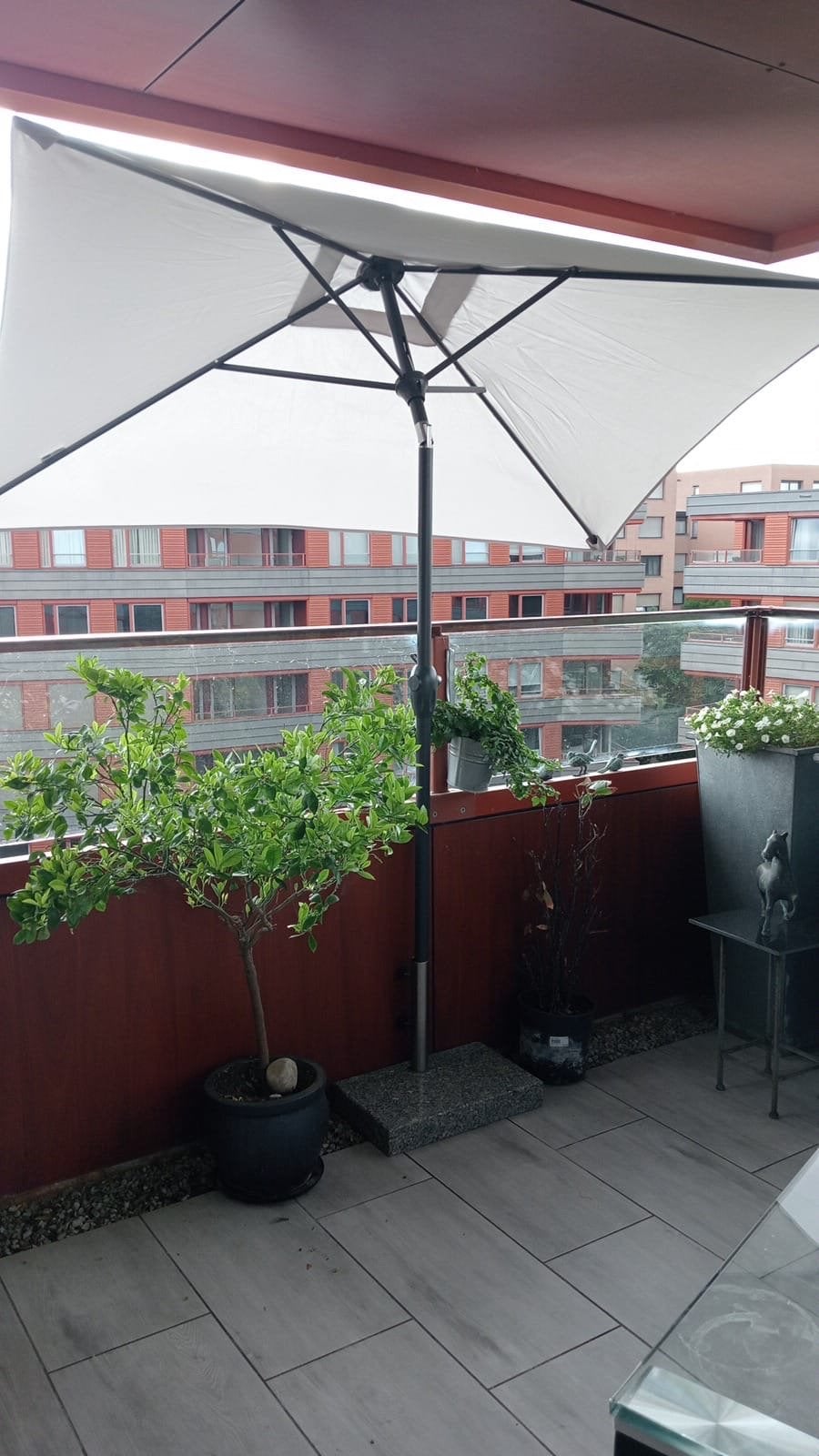 Nieuwe parasol, ideaal op balkon. Lichtgrijs.Doek 210-130cm, Ophalen, Kantelbaar, Overige typen, Nieuw