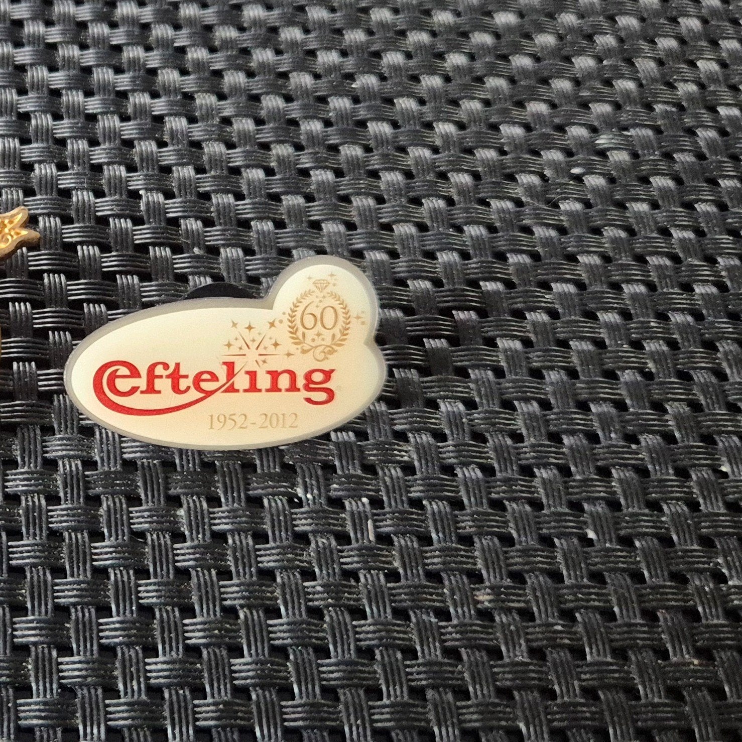 Efteling Pin 60 jaar, Verzamelen, Ophalen of Verzenden, Zo goed als nieuw, Button of Speldje