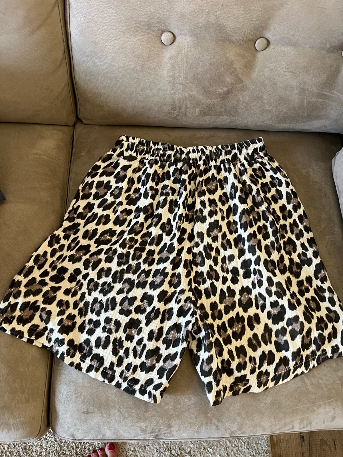 Nieuwe panterprint korte broek - niet gedragen, Kleding | Dames, Overige kleuren, Kort, Maat 42/44 (L), Nieuw