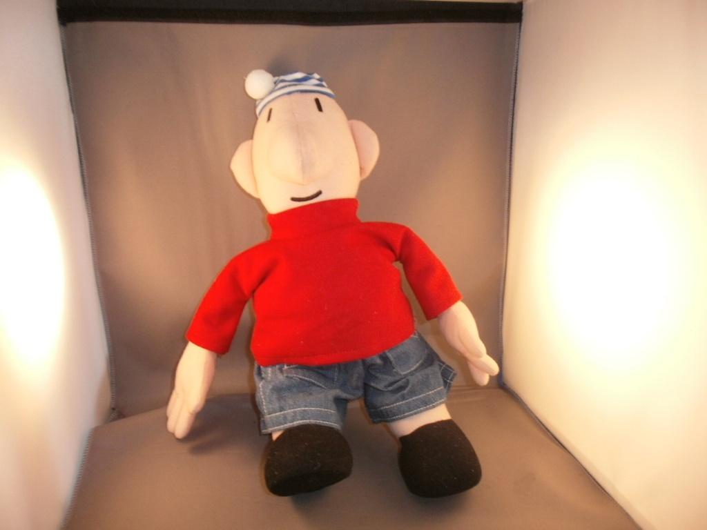 buurman en buurman 40 cm rode trui en blauwe spijkerbroek, Overige typen, Ophalen of Verzenden, Wasbaar, Middelgroot (20 tot 80 cm)