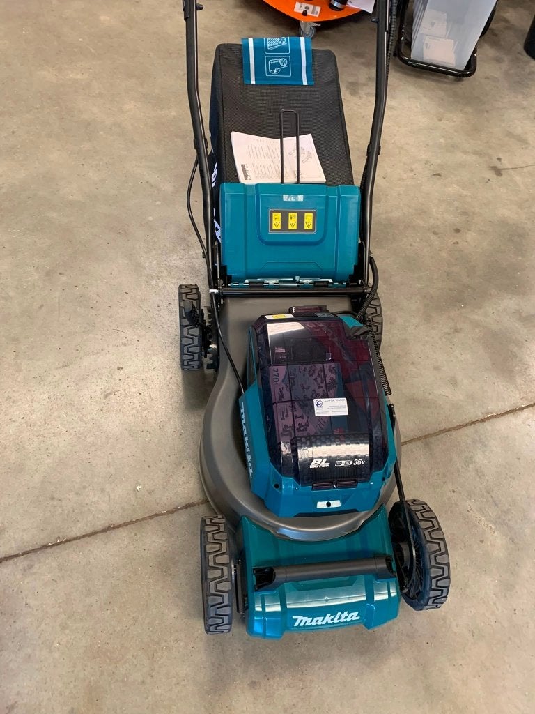 *NIEUW*  Makita DLM462Z Grasmaaier VOORRAADOPRUIMING, Tuin en Terras, Ophalen, Accu-grasmaaier, Nieuw, Makita