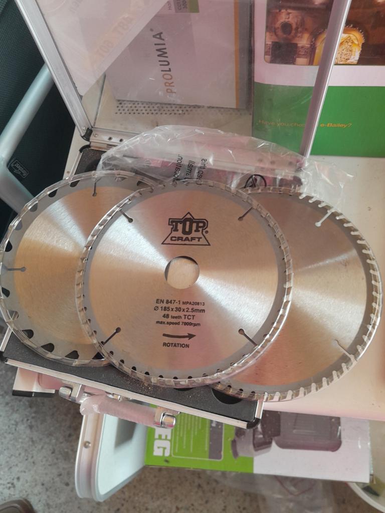 3 Nieuwe zaagbladen voor handcirkelzaag, Doe-het-zelf en Verbouw, Ophalen, Nieuw, 1200 watt of meer, Cirkelzaag