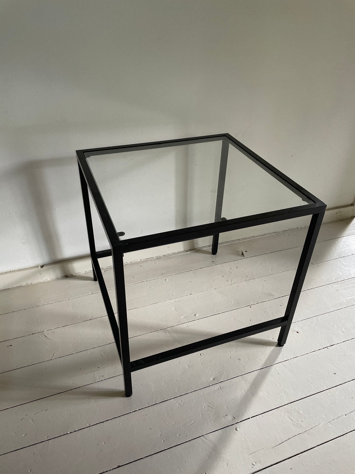 IKEA bijzettafel met glasplaat - 50x50x50 cm, Minder dan 55 cm, Gebruikt, Vierkant, Glas
