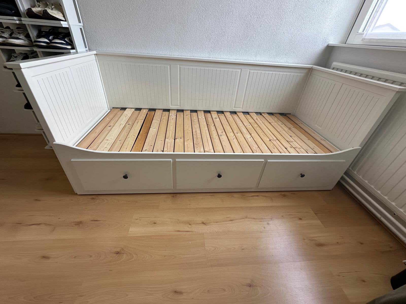 Hemnes bedbank met Hemnes kledingkast, Gebruikt, Wit, Ophalen of Verzenden, 80 cm