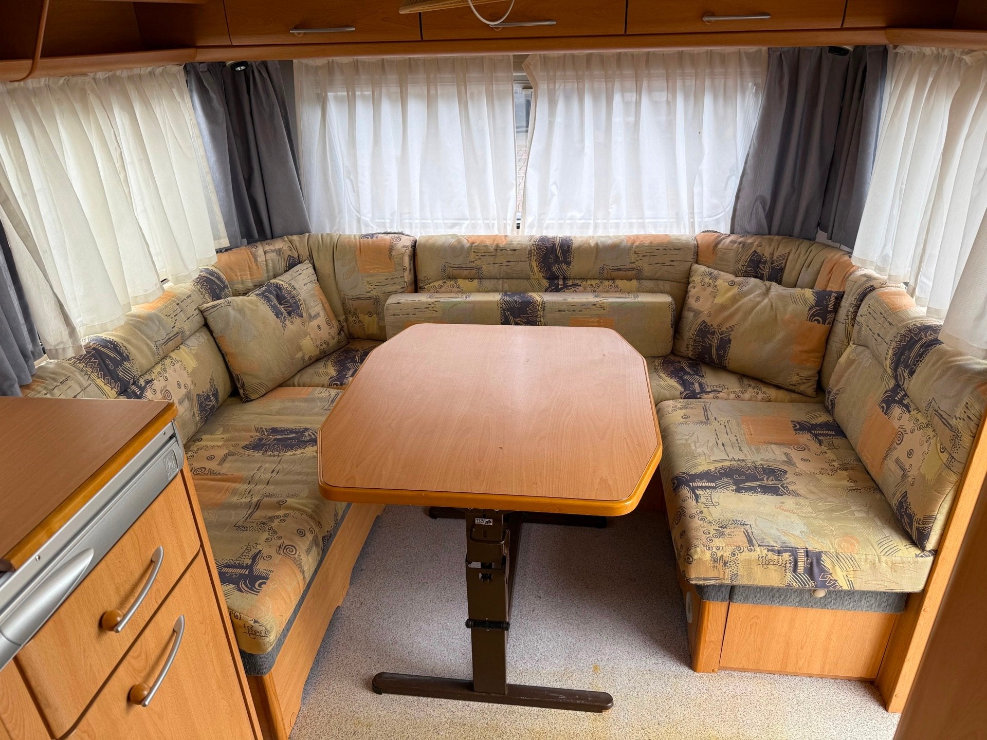 Knaus 450 SudWind, Caravans en Kamperen, Caravans, Rondzit, Bedrijf, Knaus, Kachel