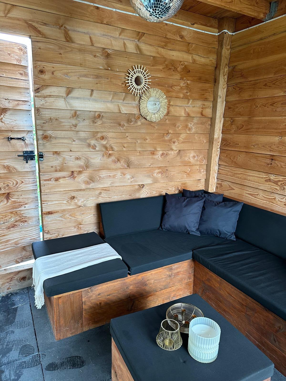 Loungebank hout, Ophalen, 5 zitplaatsen, Zo goed als nieuw, Bank