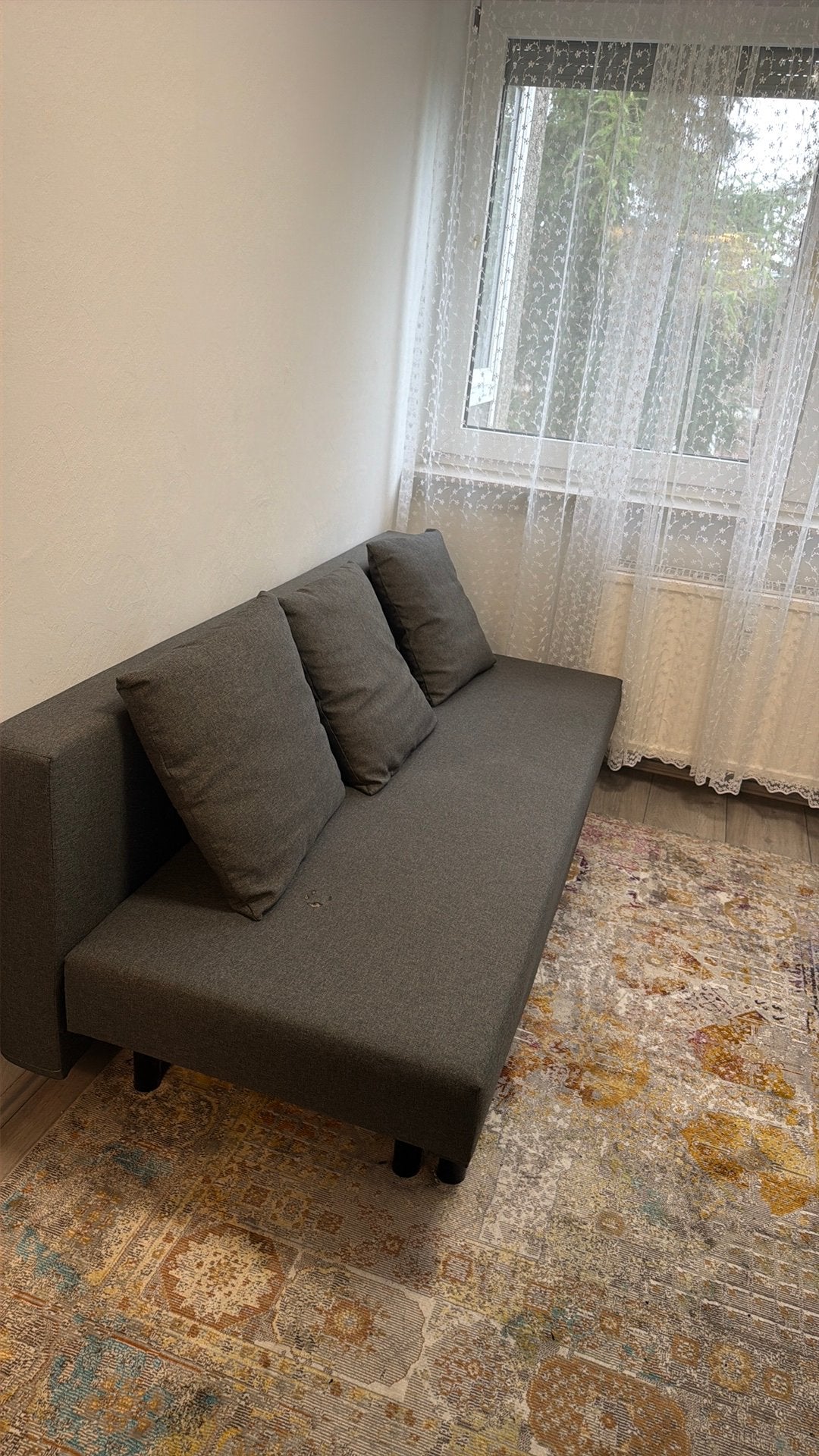 Grijze 2 persoons slaapbank ikea asarum + opbergruimte, Huis en Inrichting, Ophalen, Tweepersoons, 140 cm, Zo goed als nieuw