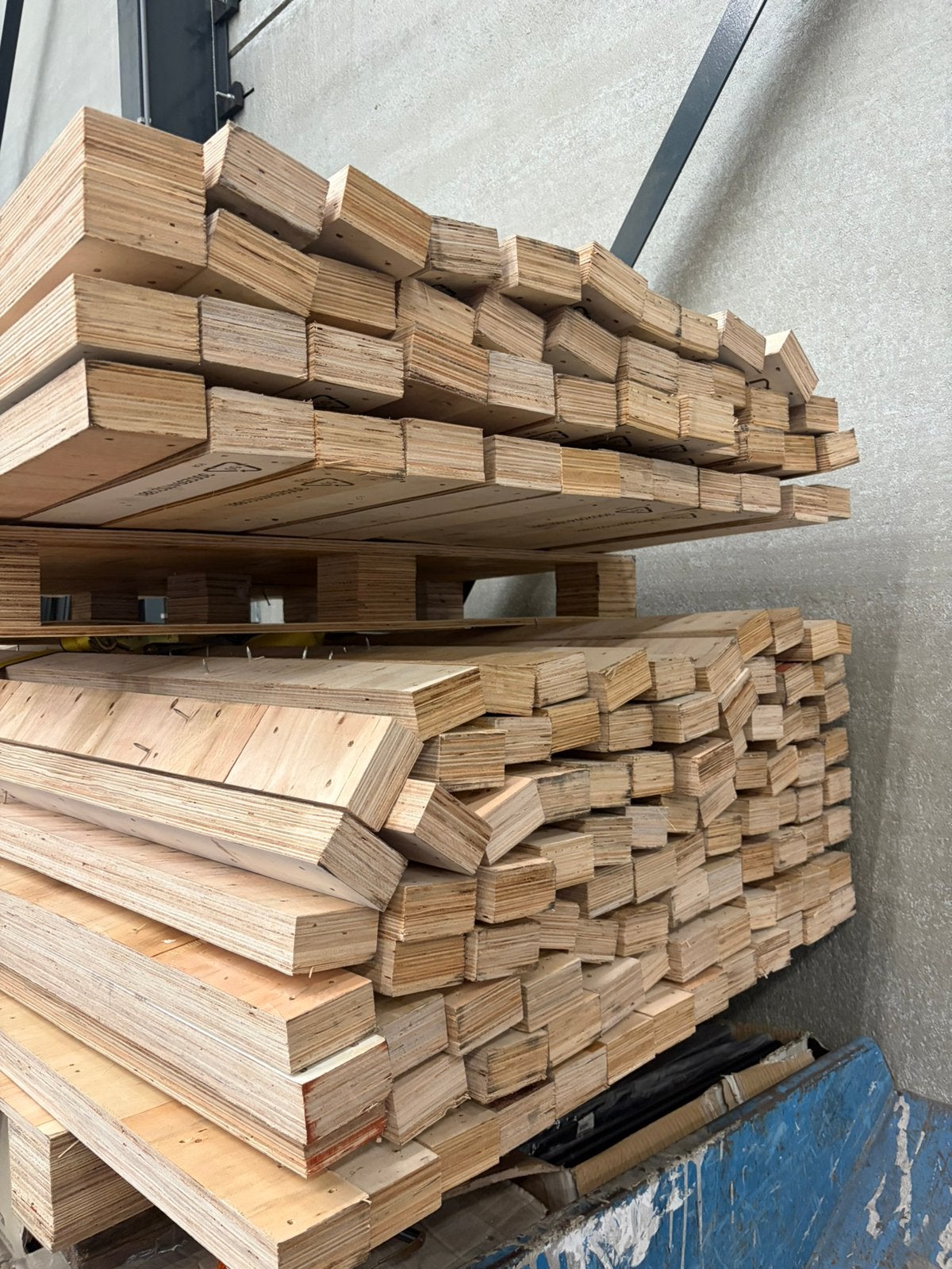 Om en nabij 150 houten balken te koop!, Ophalen, Zo goed als nieuw, Balk, Vuren