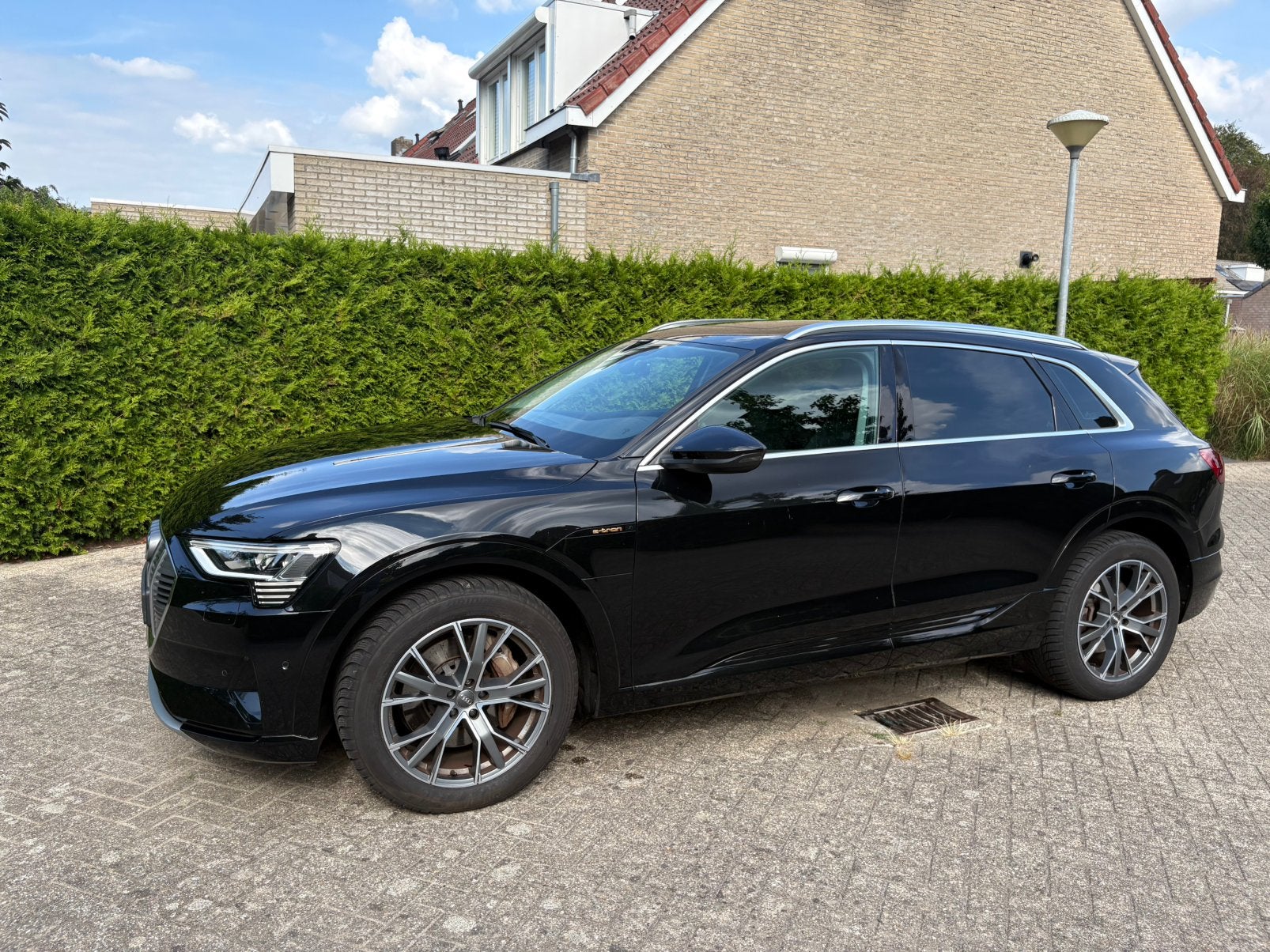 Audi e-tron 50 Quattro 313pk 2019 Zwart, Automaat, 1800 kg, 124 €/maand, Zwart
