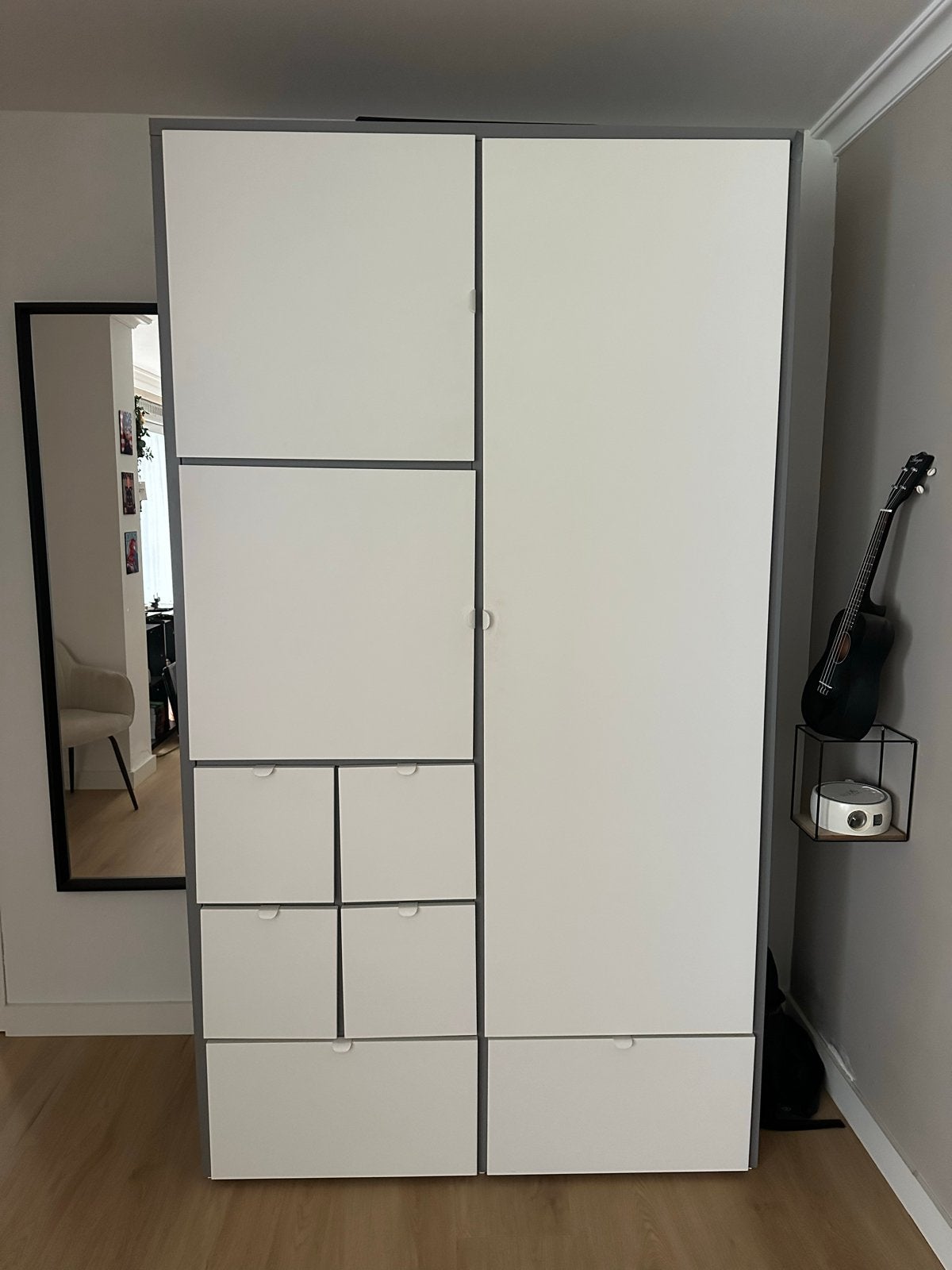 IKEA VISTHUS Kledingkast grijs/wit, Huis en Inrichting, Ophalen, Overige materialen, Gebruikt, 100 tot 150 cm