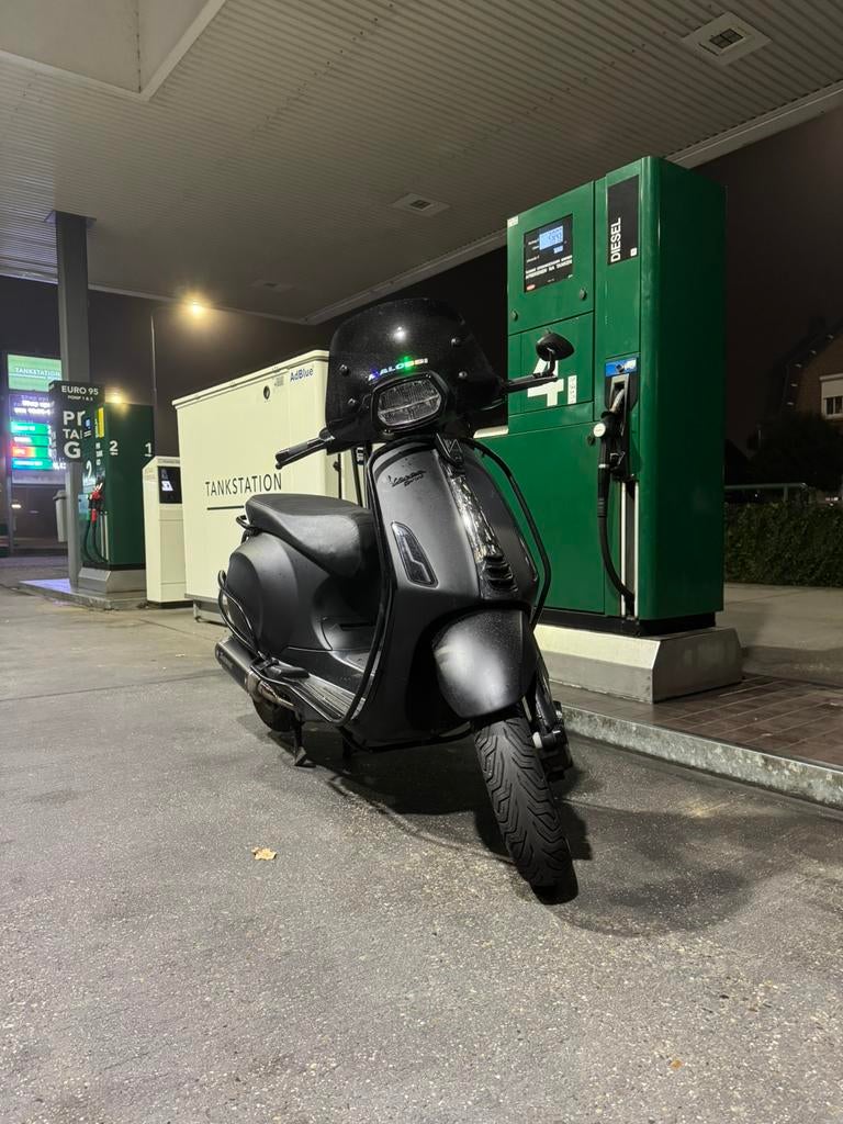 Vespa sprint 80cc 2021 of INRUIL, Ophalen, Zo goed als nieuw, 80 cc, Benzine