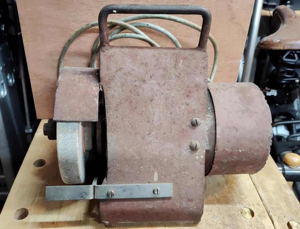 Antieke werkbankslijper met nieuwe Tyrolit steen, Doe-het-zelf en Verbouw, Gereedschap | Slijpmachines, Ophalen of Verzenden, Zo goed als nieuw