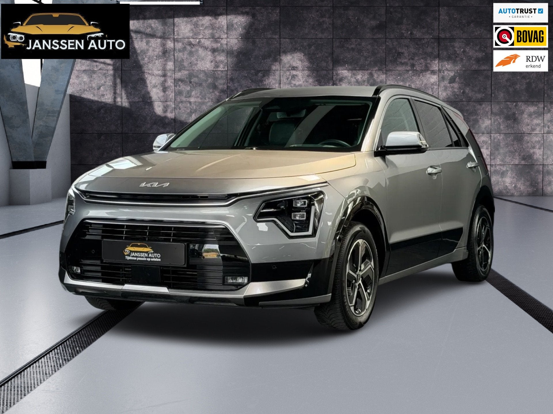 Kia Niro 1.6 GDi Hybrid DynamicLine | Widescreen | camera |, Auto's, Kia, 1374 kg, Gebruikt, Zwart, Leder en Stof
