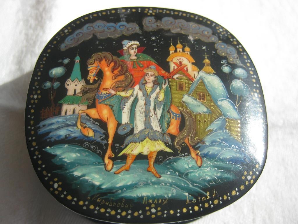 Mooi Russisch lakdoosje in uitstekende staat. Gesigneerd., Antiek en Kunst, Ophalen of Verzenden