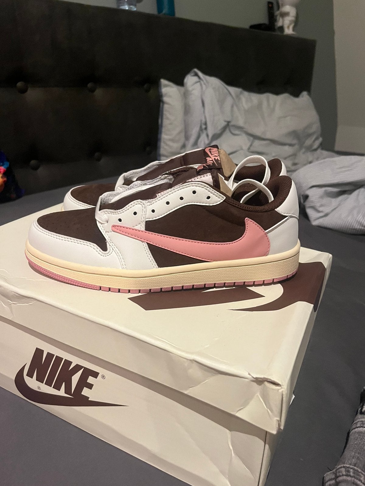 Travis scott, Bruin, Nieuw, Ophalen of Verzenden, Sneakers of Gympen