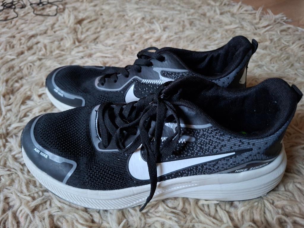Zgan. Mooie Nike Zoomx. in pr. st. Mt 42, Zwart, Nike, Ophalen of Verzenden, Sneakers of Gympen
