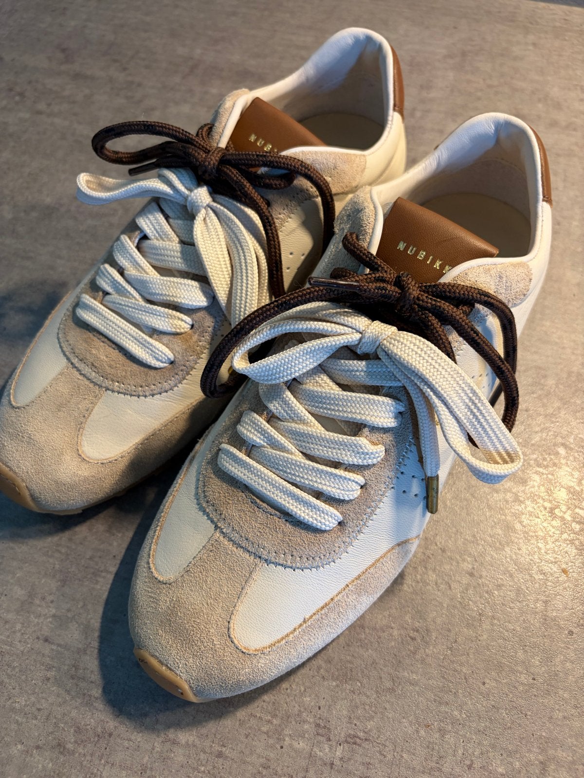 NUBIKK Sneakers - maat 38, Kleding | Dames, Schoenen, Zo goed als nieuw, Sneakers of Gympen, Beige, Ophalen of Verzenden