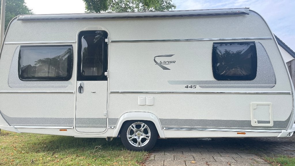 Fendt 445TFB uit juli 2016 GFK dak en volautomatische mover, Caravans en Kamperen, Schokbreker, Omvormbare zithoek, Rondzit, Particulier