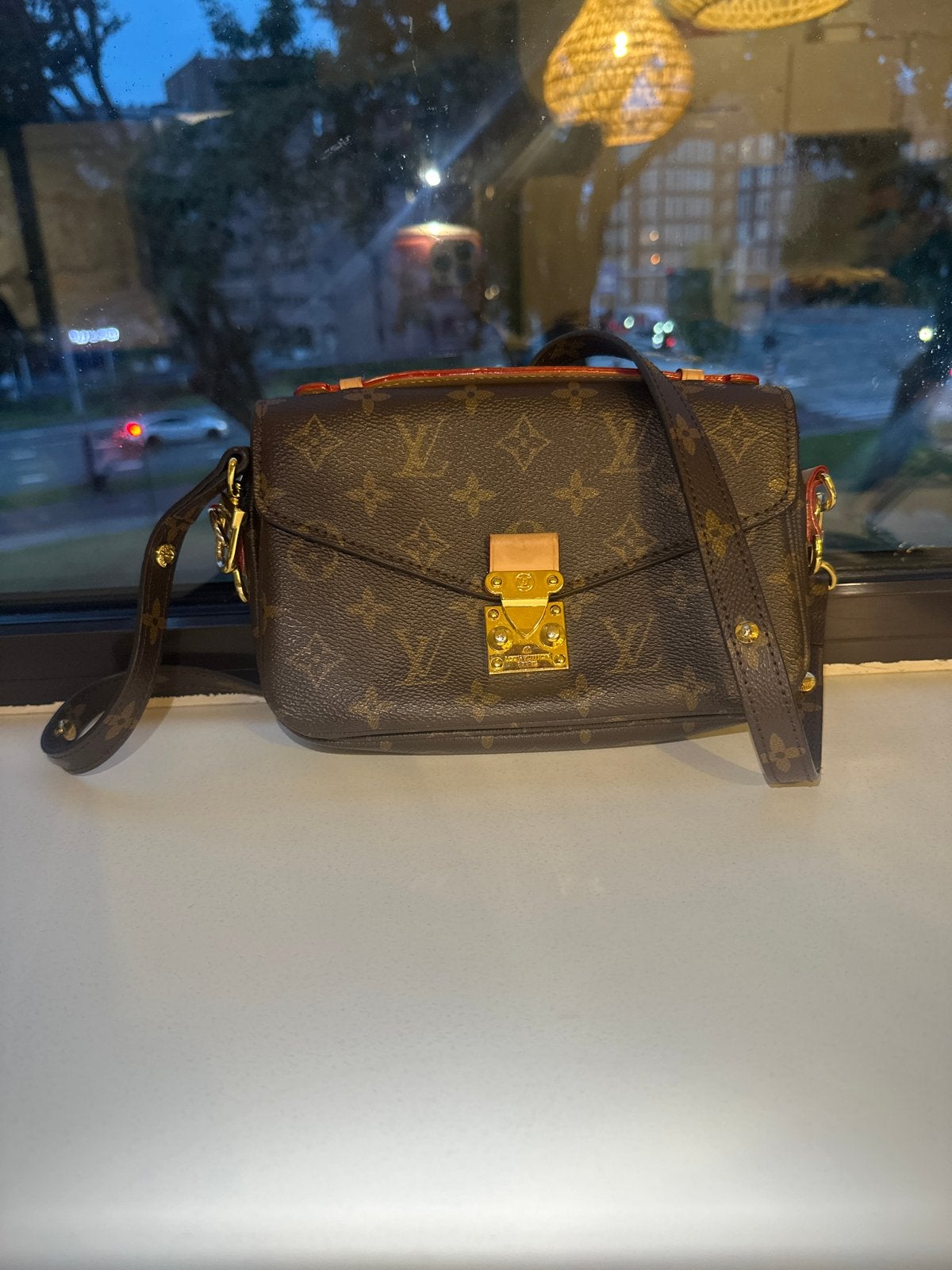 Louis Vuitton Pochette Metis Monogram Schoudertas, Sieraden, Tassen en Uiterlijk, Tassen | Damestassen, Ophalen of Verzenden, Zo goed als nieuw