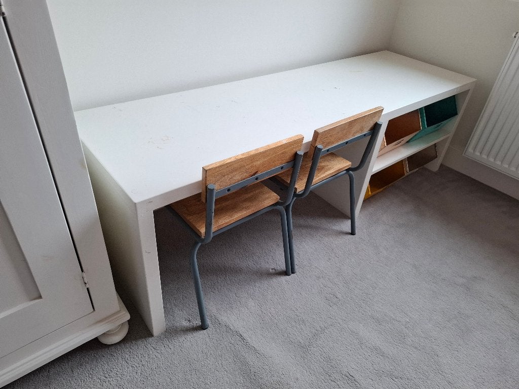 Tafel met 2 stoeltjes en 4 stalen bakken, Ophalen, Gebruikt