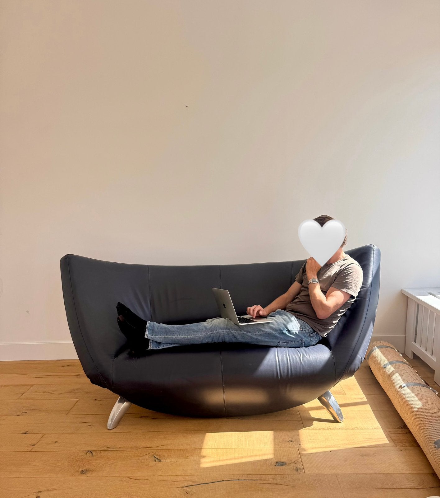 Leolux Danaide designbank donkerblauw leer elektr voetenbank, Ophalen, Gebruikt, Design, Tweepersoons