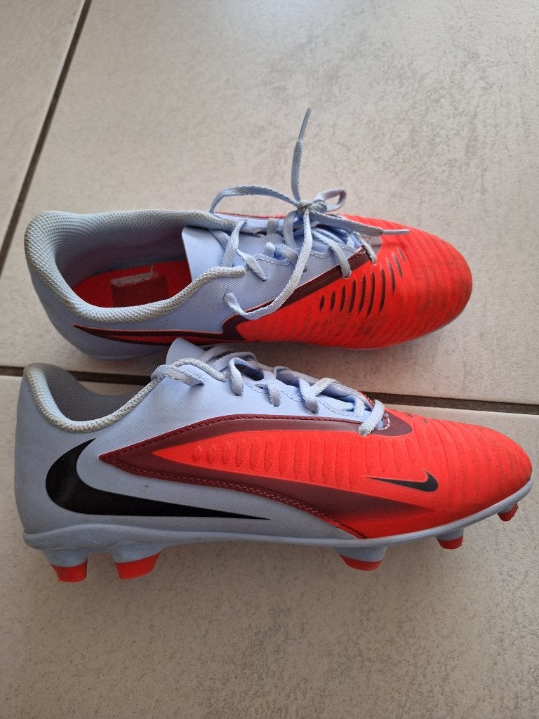 Nike Phantom voetbalschoen, Gebruikt, Maat XS of kleiner, Schoenen, Ophalen of Verzenden