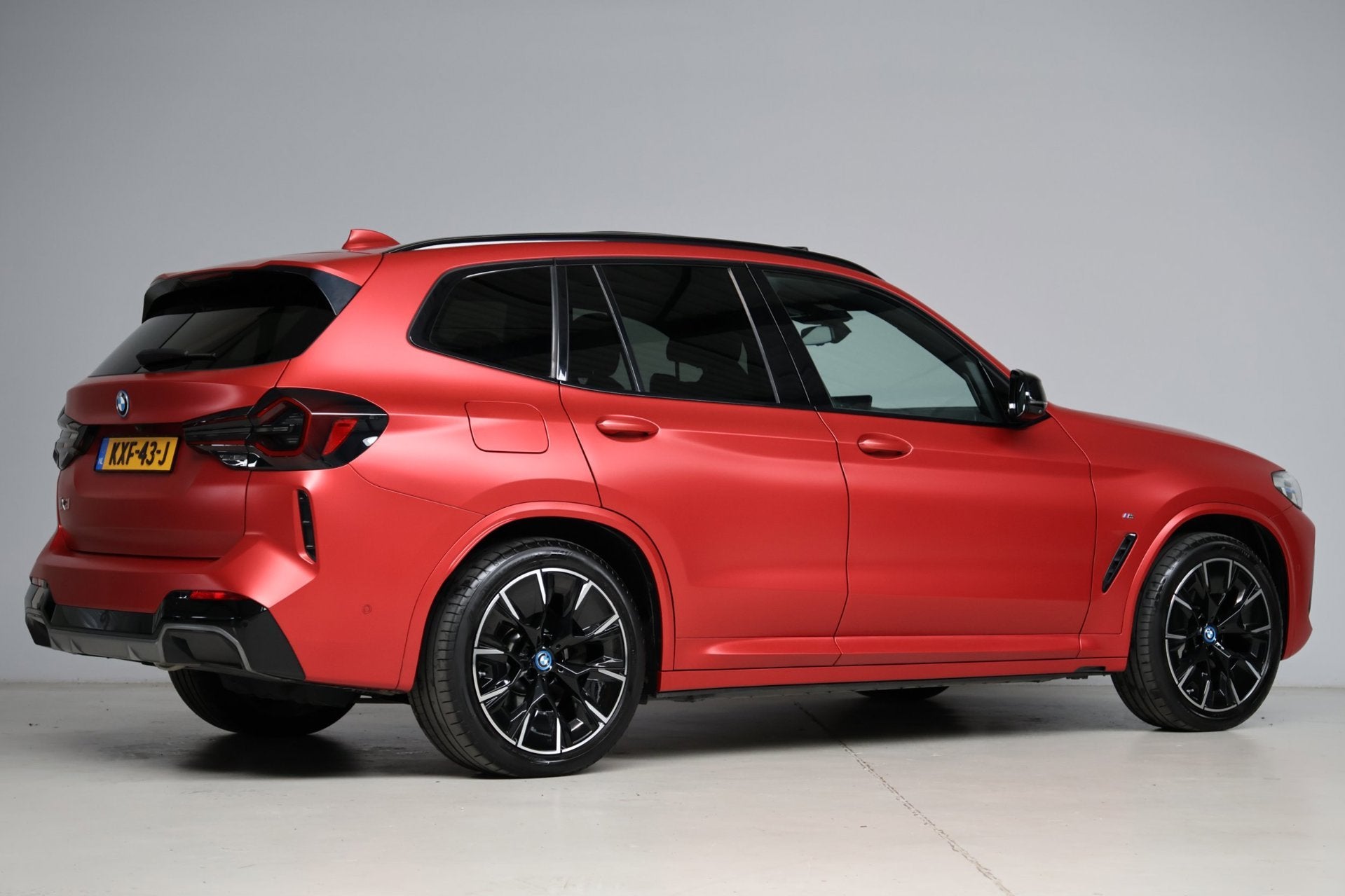 BMW IX3 High Executive 80 kWh M-sport Shadowline | panoramad, Dealer onderhouden, Achterwielaandrijving, Gebruikt, 80 kWh