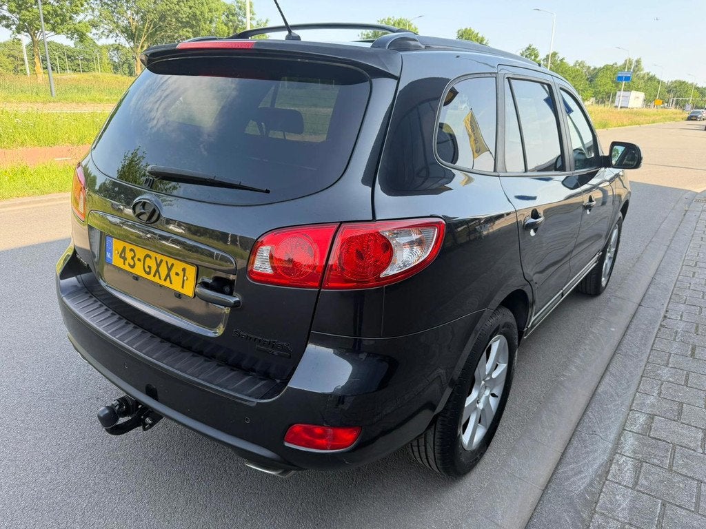 Hyundai Santa Fe 2.7i V6 Dynamic Black Premium, Auto's, Hyundai, Voorwielaandrijving, Santa Fe, Gebruikt, 2000 kg