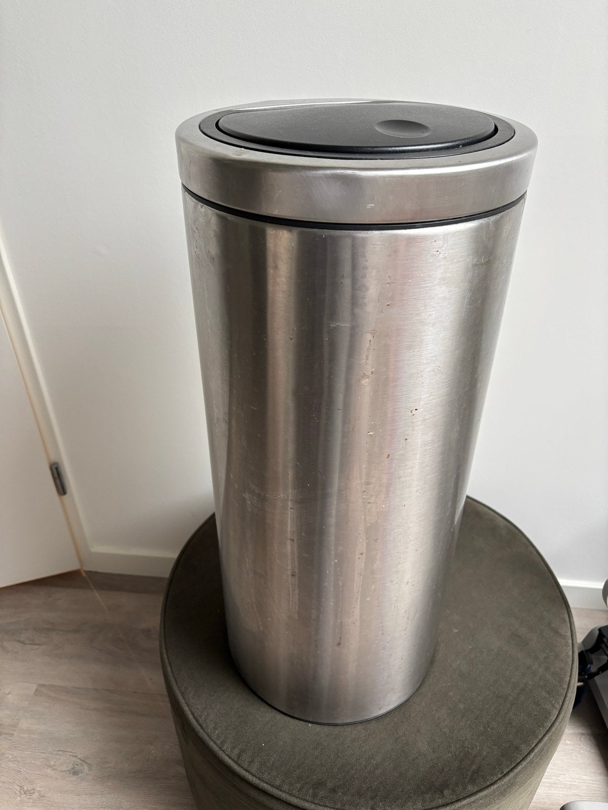 Brabantia Touch Bin 23-30L Matt staal, Huis en Inrichting, Woonaccessoires | Prullenbakken, 20 tot 30 liter, Ophalen, Gebruikt