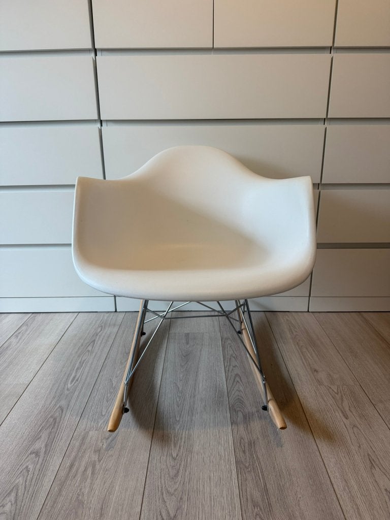 Witte schommelstoel - zo goed als nieuw, Huis en Inrichting, Ophalen, Gebruikt, Wit, Hout