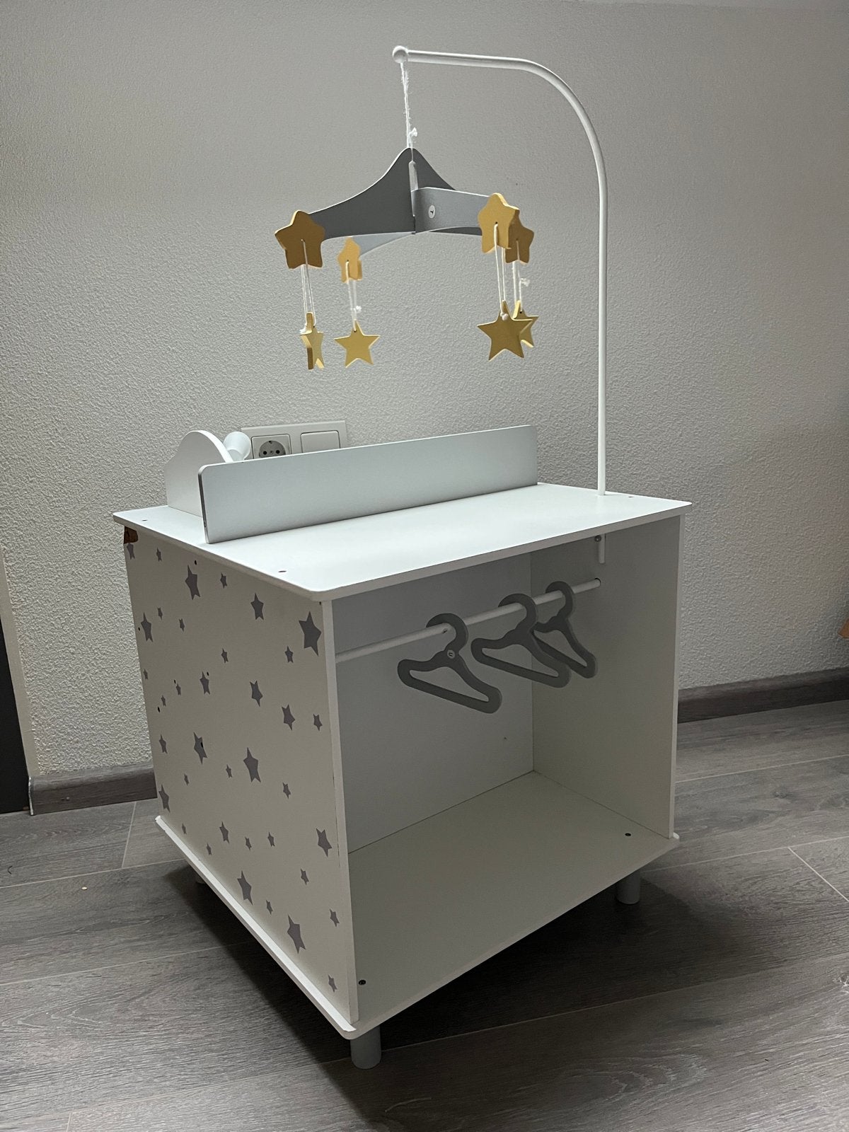 Poppen bad commode kast met sterren en mobiel, Ophalen, Gebruikt