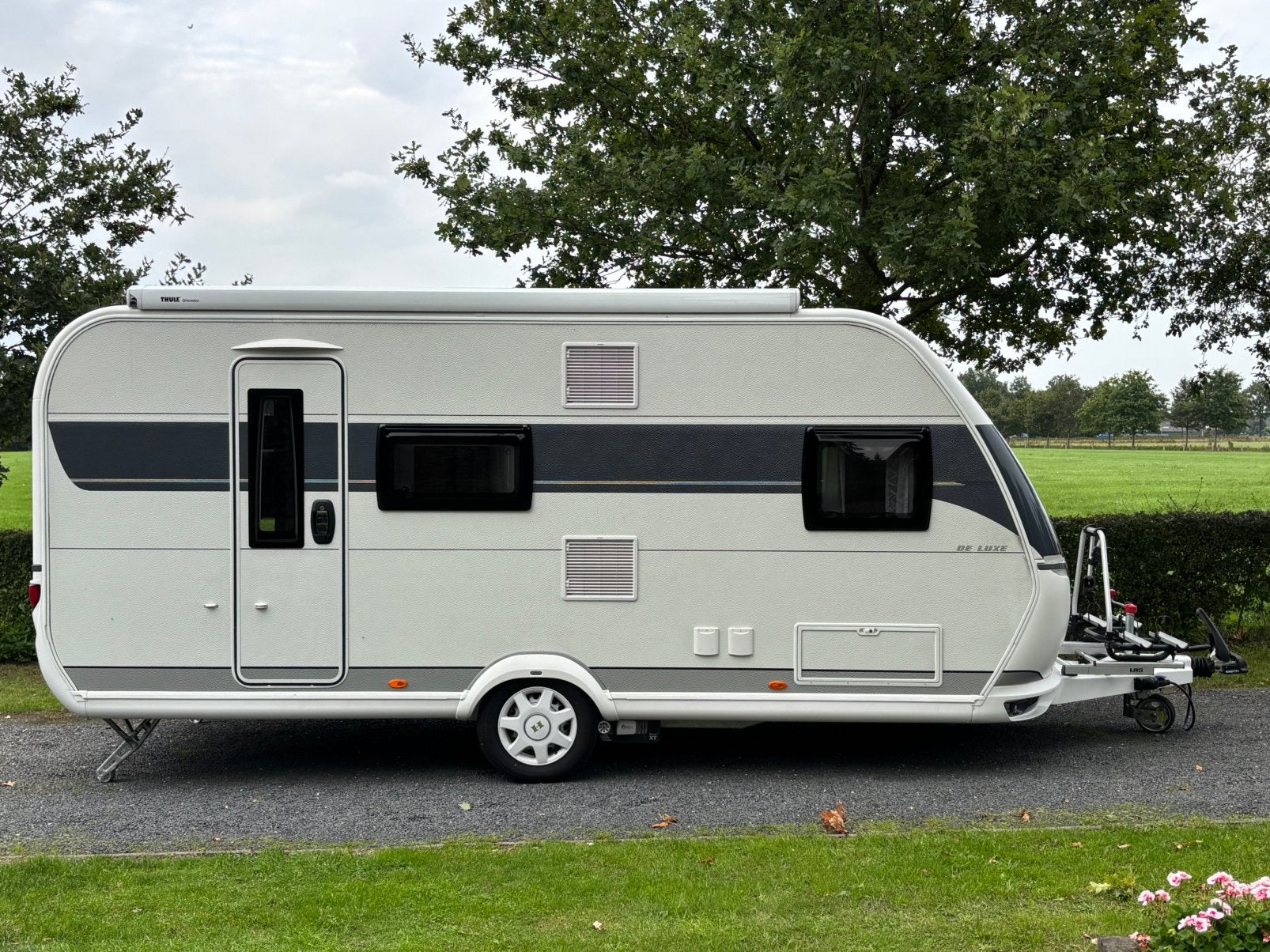 Hobby 490 KMF, stapelbed, mover vloerverwarming THULE luifel, Hobby, Bedrijf, Treinzit, 4 tot 5 meter