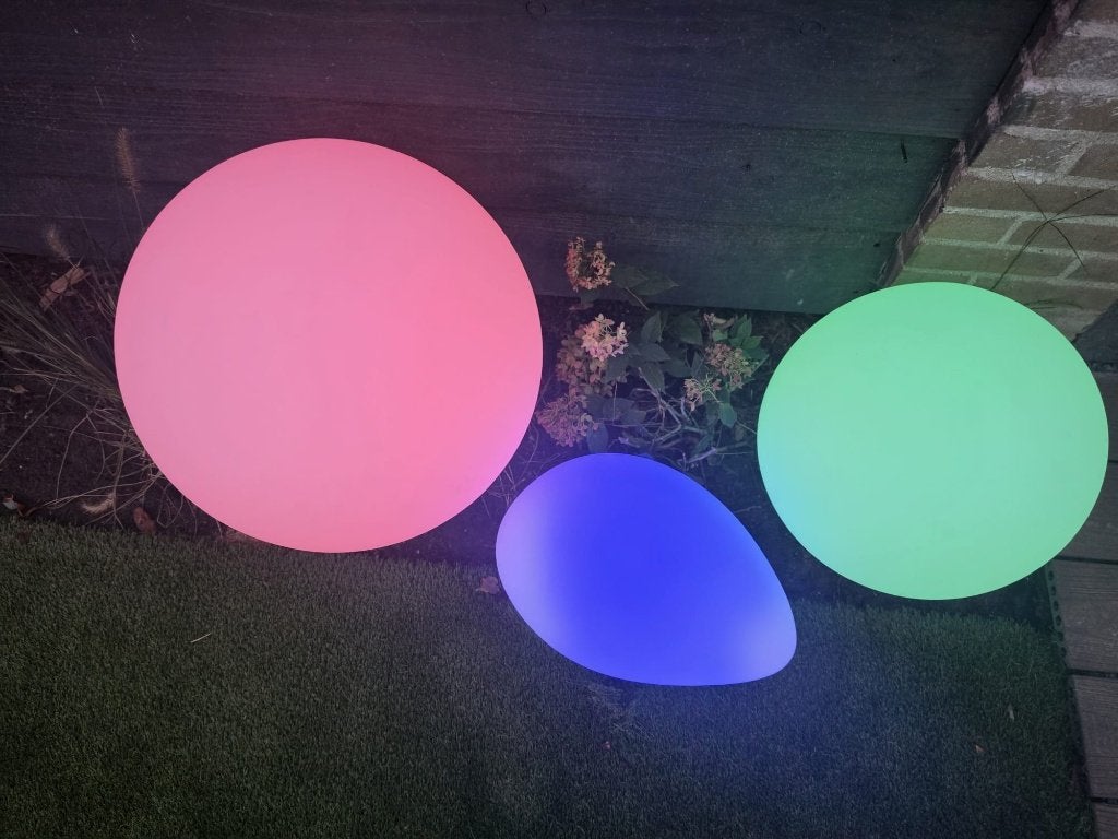 LED solarlamp bol €60 / steen €50 – samen €100, Tuin en Terras, Zonne-energie, Kunststof, Minder dan 50 watt, Nieuw