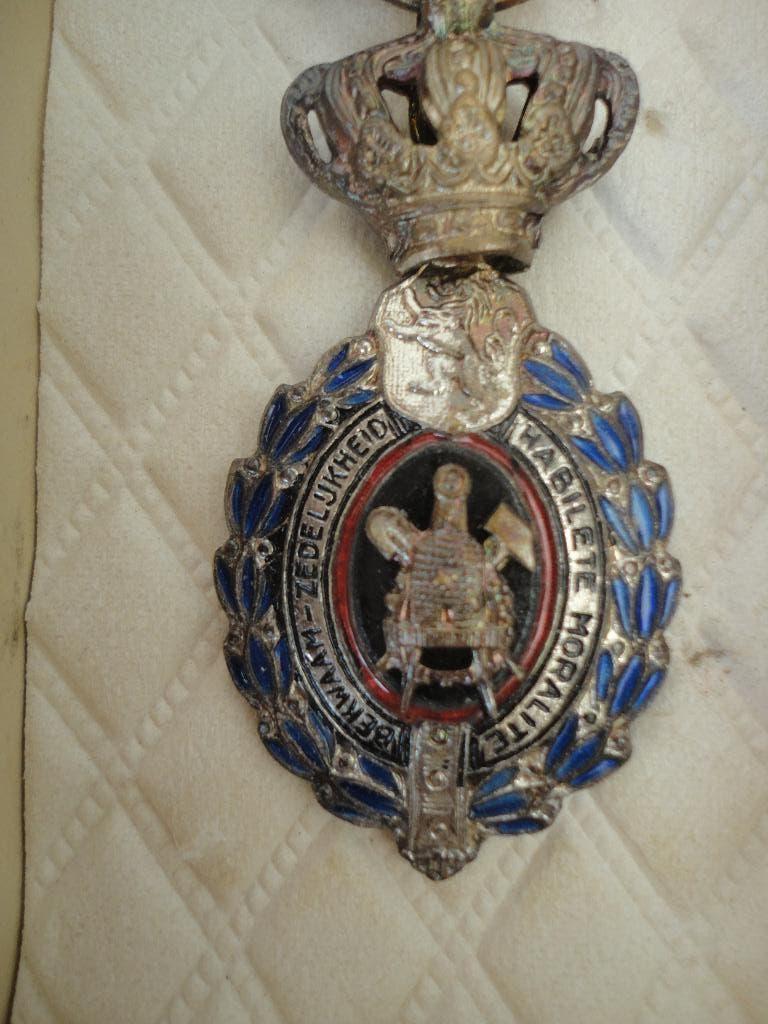 Medaille uit België "Bekwaam - Zedelijkheid" originele doos, Postzegels en Munten, Penningen en Medailles, Ophalen of Verzenden