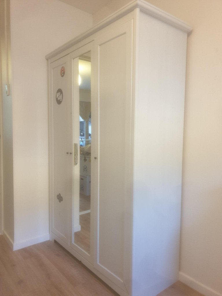 HEMNES Ikea kledingkast - driedeurs met spiegel - wit, Ophalen, Met deur(en), Gebruikt, 100 tot 150 cm